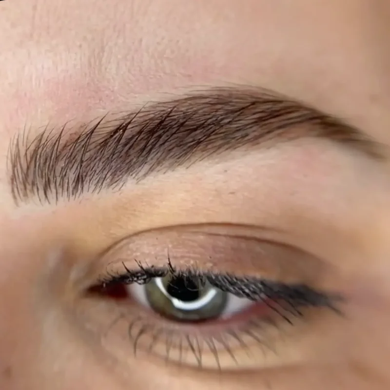 Maquillage permanent sourcil